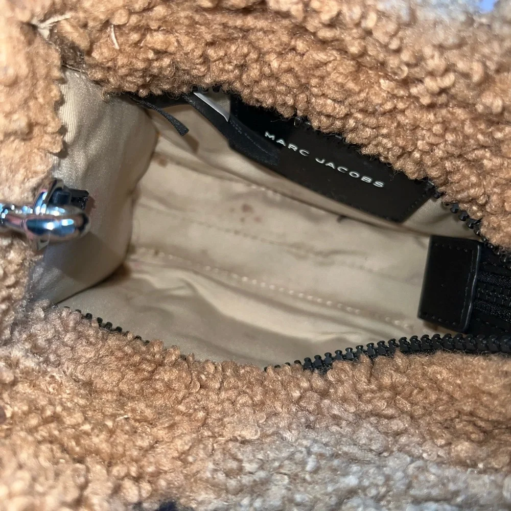 Marc Jacobs The Teddy Crossbody Tote - Picture 3 of 4